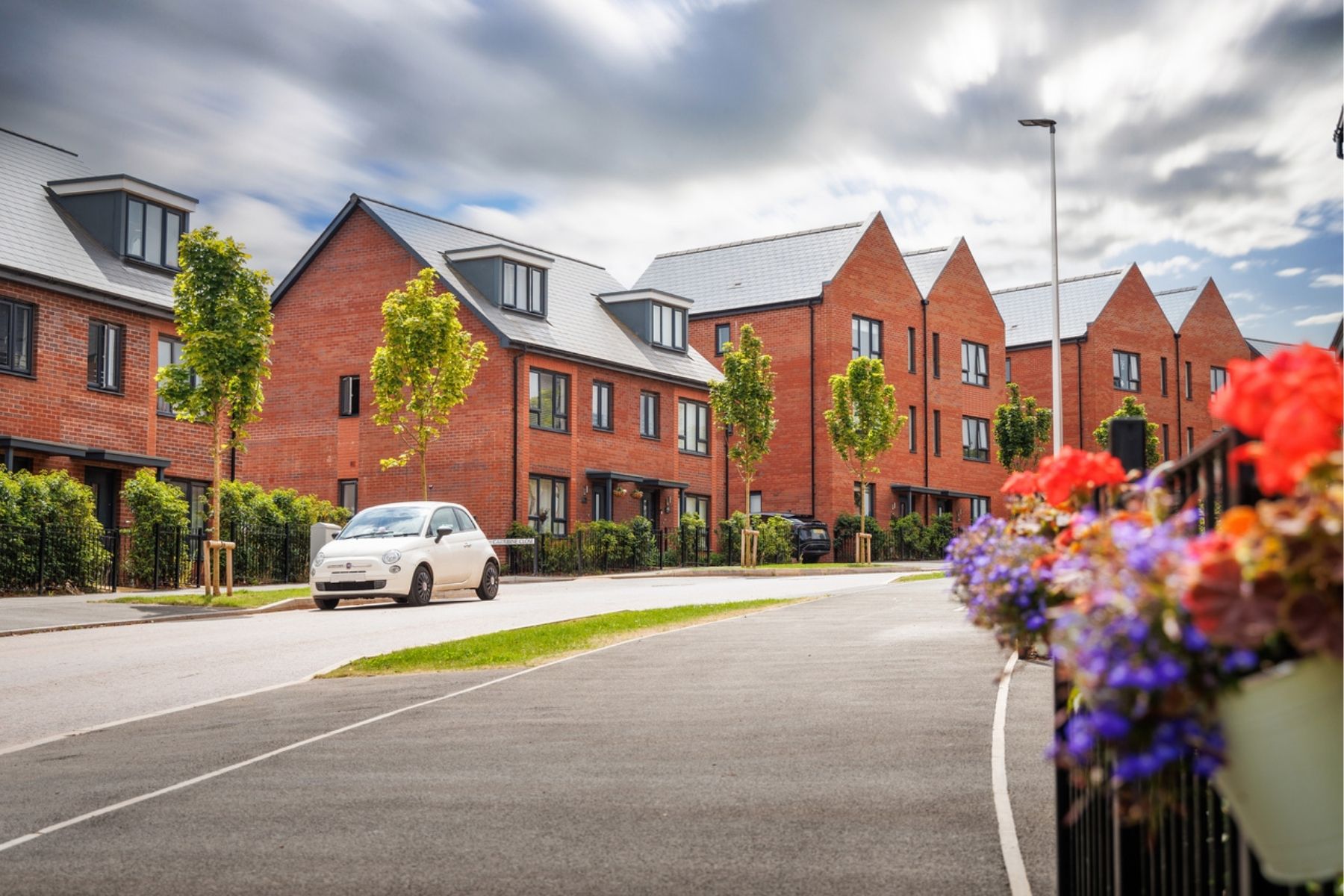 Street scene at Haldon Reach by Bovis Homes