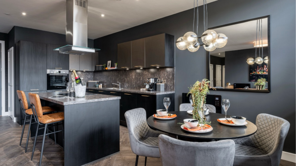 Discover life around Fountain Court